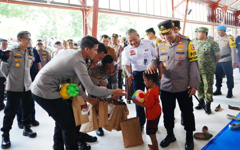 Kapolri Tinjau Kesiapan Pelayanan dan Pengamanan Nataru di Stasiun Tawang Semarang