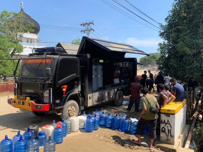 Brimob Polri Kerahkan 13 Randurlap dan 8 Water Treatment, Perkuat Pelayanan Pascabencana di Aceh, Sumut, dan Sumbar