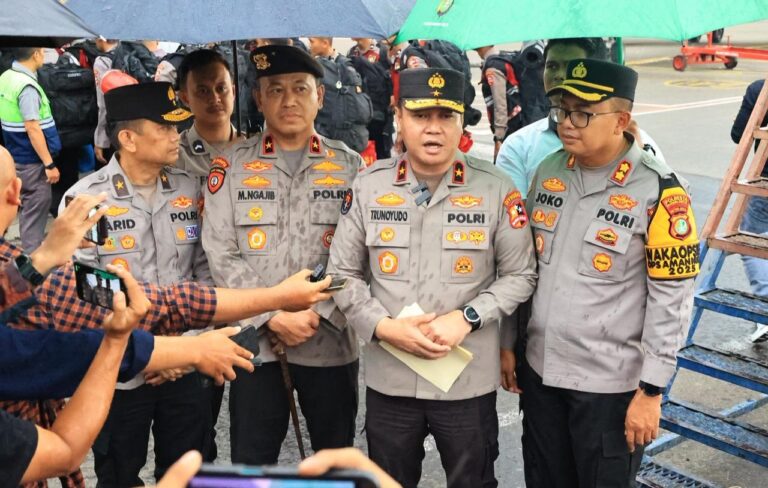 Mabes Polri Berangkatkan 219 Personel dan Bantuan Logistik untuk Mitigasi Bencana Alam di Sumatera Utara