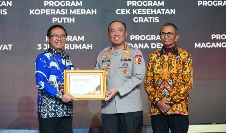 Wakapolri Terima Disway Award, Polri Tegaskan Komitmen Perkuat Kepercayaan Publik dan Sinergi Media