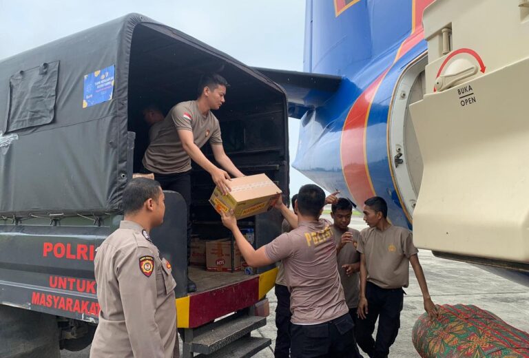 Polri Kembali Saluran 2,1 Ton Bantuan Logistik Ke Aceh Tengah