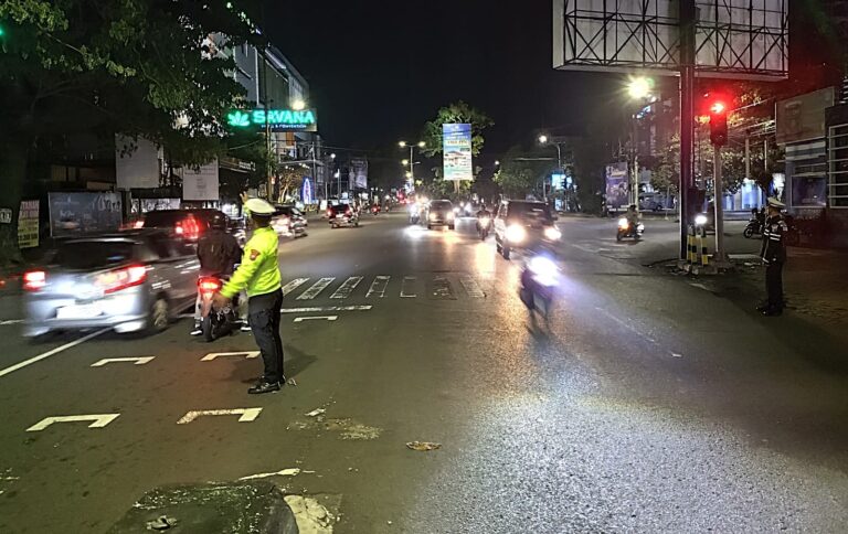 Layanan Cepat 110 Polri Bergerak Responsif, APIL Mati di Simpang Hotel Savana Malang Langsung Ditangani