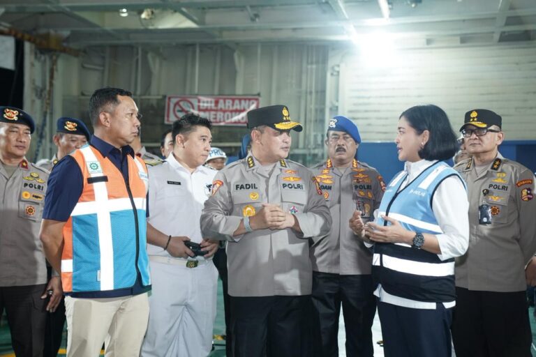 Polri dan PT Pelni Saling Apresiasi dalam Misi Kemanusiaan Penanganan Bencana di Aceh, Sumut, dan Sumbar