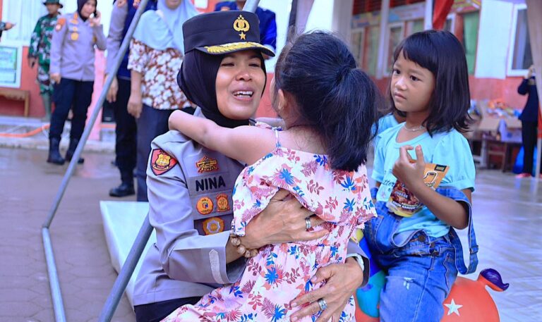 Tim Trauma Healing Ops Aman Nusa II Tinjau Posko Pengungsian di Kota Padang