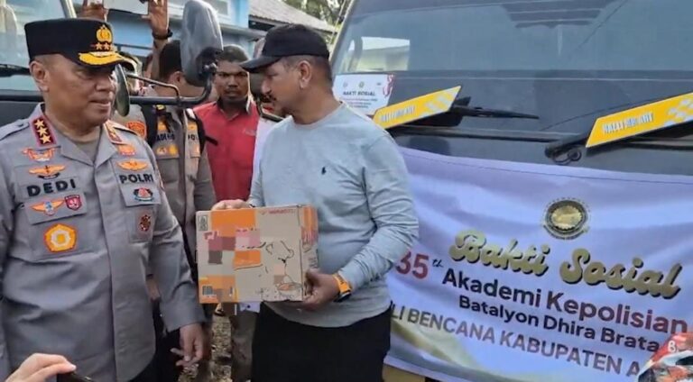 Wakapolri Tinjau Aceh Tamiang dan Salurkan Bantuan Kemanusiaan dari Batalyon Dhira Brata Akpol 1990