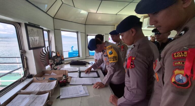 Jelang Nataru Polresta Banyuwangi Gelar Pemeriksaan Keselamatan Terpadu di Pelabuhan Ketapang