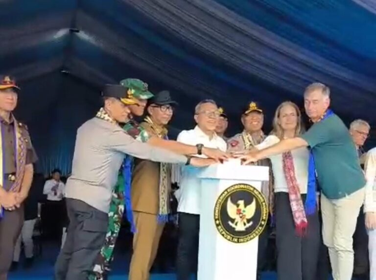 Polri Perkuat Ketahanan Pangan Nasional: Wakapolri Bersama Menko Pangan Tanam Jagung di Lampung Selatan