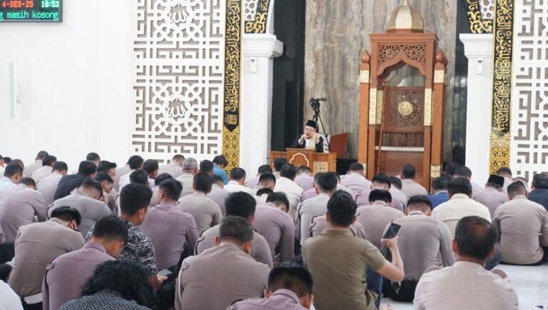 Polresta Sidoarjo Gelar Sholat Ghaib dan Doa Bersama untuk Korban Bencana Aceh Sumatera