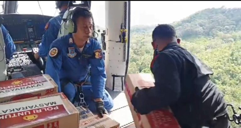 Kapolri Salurkan Bantuan Kemanusiaan ke Aceh Tamiang Melalui Airdrop Akibat Lokasi Masih Terisolir