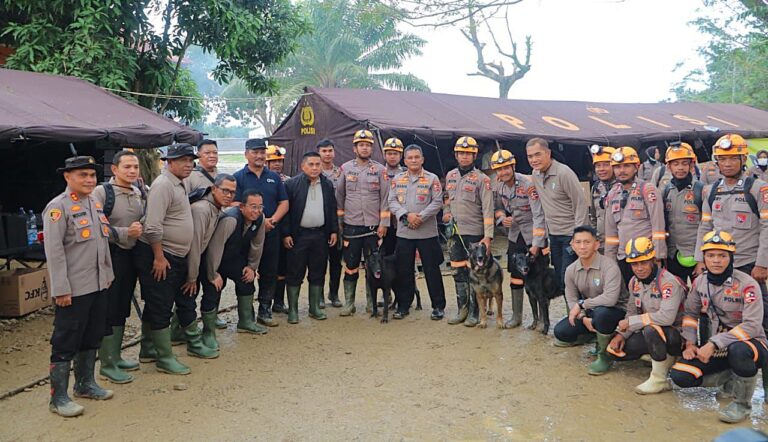 Kabaharkam Polri Tinjau Posko Bencana di Aceh Tamiang, Pastikan Kelancaran Distribusi Bantuan Logistik