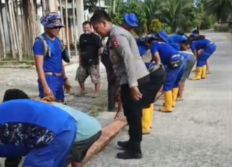 Tim SAR Korpolairud Bangun Jembatan Sementara di Korong Maranci, Padang Pariaman