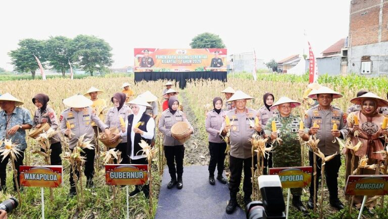 Polda Jatim Gelar Panen Raya Jagung Serentak Kuartal IV di Sidoarjo