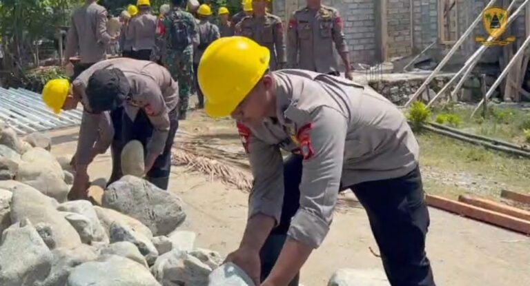 Brimob Polda Sulteng Bangun Jembatan Sementara Penghubung Wani 3 Labuan Kungguma