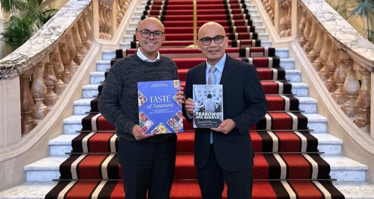 Buku Rasa Bhayangkara Nusantara Terbit dalam Bahasa Inggris, Diberikan pada Dubes