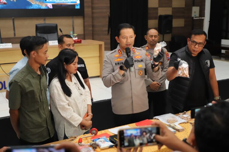 Polres Magetan Kembalikan Emas Senilai 1 Miliar, Pascatangkap 5 Tersangka Pembobol Toko