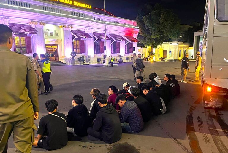 Polrestabes Surabaya Amankan 18 Pemuda Diduga Terlibat Bentrok Antar Perguruan Silat di Kedungdoro