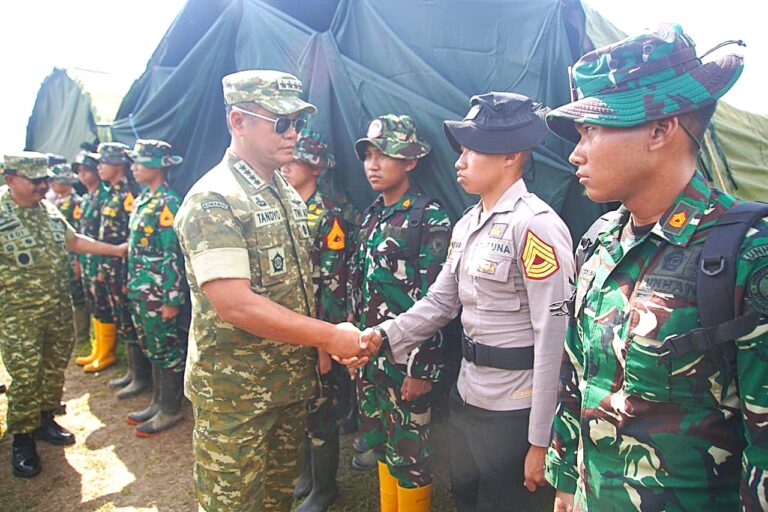 Sinergi TNI-Polri: Wakil Panglima TNI dan Gubernur Akpol Tinjau Pemulihan Pascabanjir di Aceh Tamiang