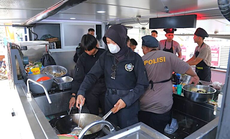 Hari ke-6 Latsitardanus 2026, Taruna Akpol Masak di Dapur Lapangan untuk Ratusan Warga Aceh Tamiang