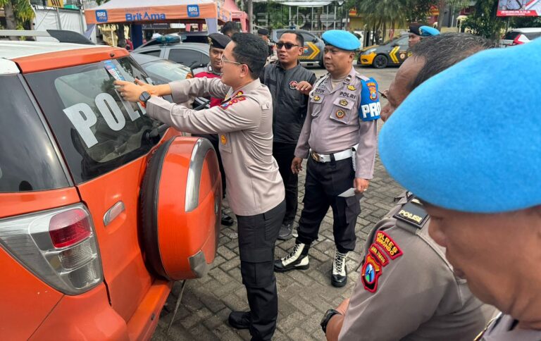 Transparansi: Polres Situbondo Pasang QR Aduan Propam Polri di Kendaraan Dinas