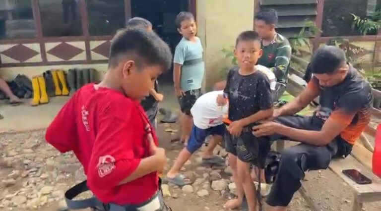 Brimob Polri Laksanakan Trauma Healing Anak Terdampak Bencana di Kabupaten Agam