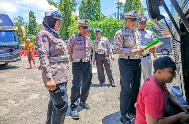 Operasi Keselamatan Semeru 2026 Ditlantas Polda Jatim Gelar Ramp Chek Angkutan Umum
