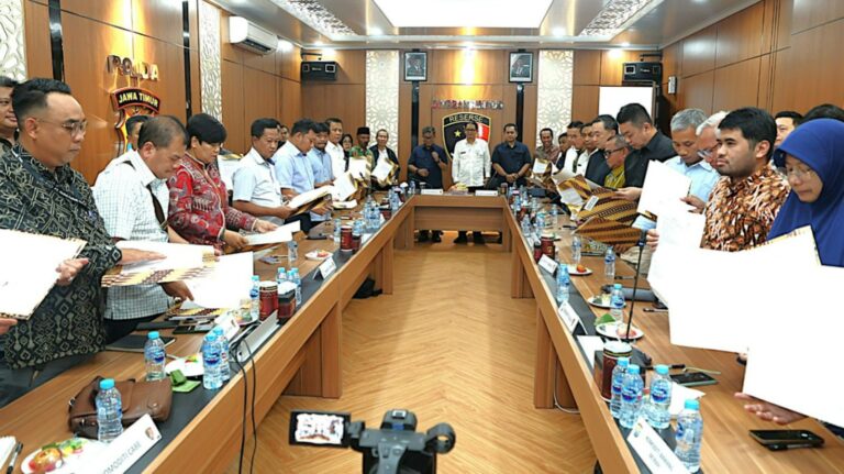 Satgas Saber Polda Jatim Teken Komitmen, Jamin Stabilitas Harga dan Mutu Jelang Ramadan