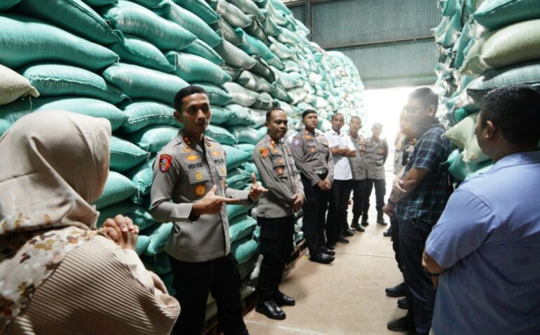 Kapolres Ponorogo Pastikan Keamanan dan Ketersediaan Pangan di Gudang Bulog Cukup
