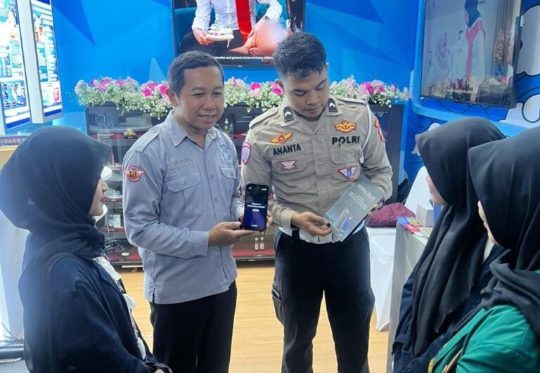 Korlantas Polri Tampilkan ETLE Mobile Handeld di Pameran Kampung Hukum 2026