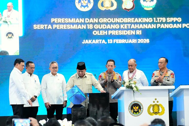 Presiden Prabowo Anugerahkan Bintang Jasa Dan Satyalancana Wira Karya Kepada Penggerak MBG Dan Rantai Pasok SPPG Polri