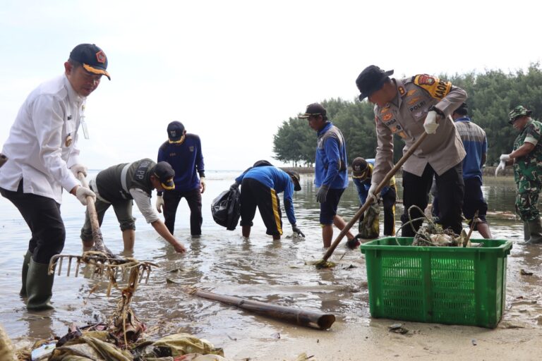 Polda Metro Jaya, Kodam Jaya, Pemprov DKI Kerja Bakti dan Tanam Mangrove di Pulau Tidung