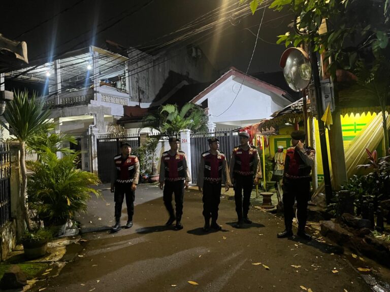 Jaga Kondusivitas Malam Hari, Detasemen Perintis Ditsamapta Baharkam Polri Gelar Patroli Dialogis di Titik Rawan