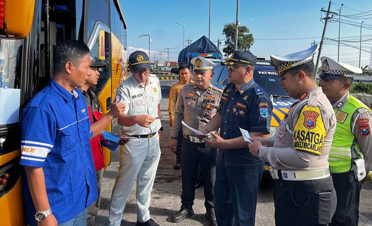 Gelar Ramp Check Angkutan Umum Polres Probolinggo Fokus Wujudkan Keselamatan Lalu Lintas