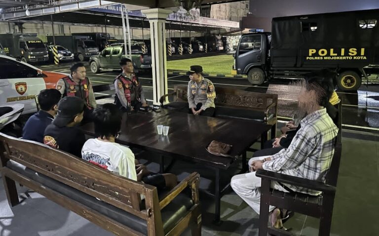Patroli Pamapta Polres Mojokerto Kota Gagalkan Tawuran Jelang Sahur