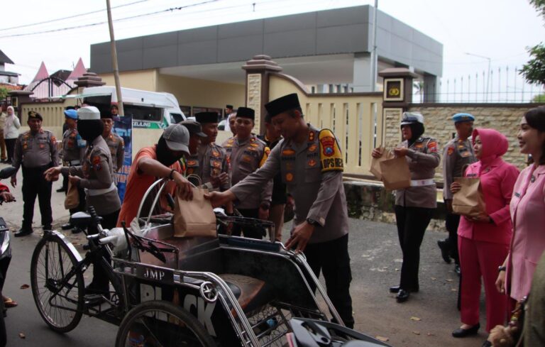 Sinergi di Bulan Ramadhan Polres Sumenep Bersama Lintas Instasi Berbagi Takjil