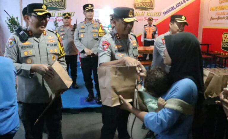 Kapolda Jatim Tinjau Kesiapan Posyan Terpadu Alun-alun Kota dan Pospam Kenanten Mojokerto