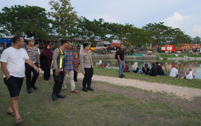 Kapolres Bojonegoro Pimpin KRYD, Patroli Dialogis di Kawasan Wisata