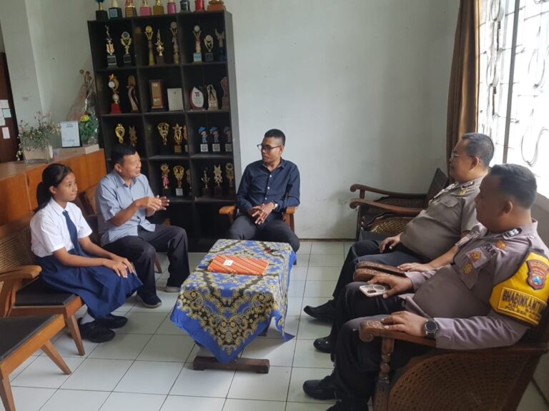 Bangun Komunikasi Polisi dan Dunia Pendidikan, Kapolsek Klojen Silaturahmi ke SMP Kristen 1 YPK Malang