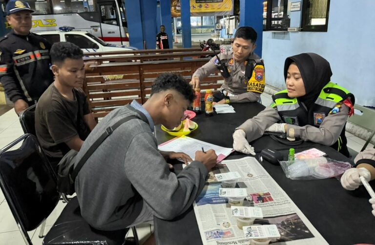 Operasi Ketupat Semeru 2026 Polda Jatim Beri Layanan Kesehatan Mobile Gratis