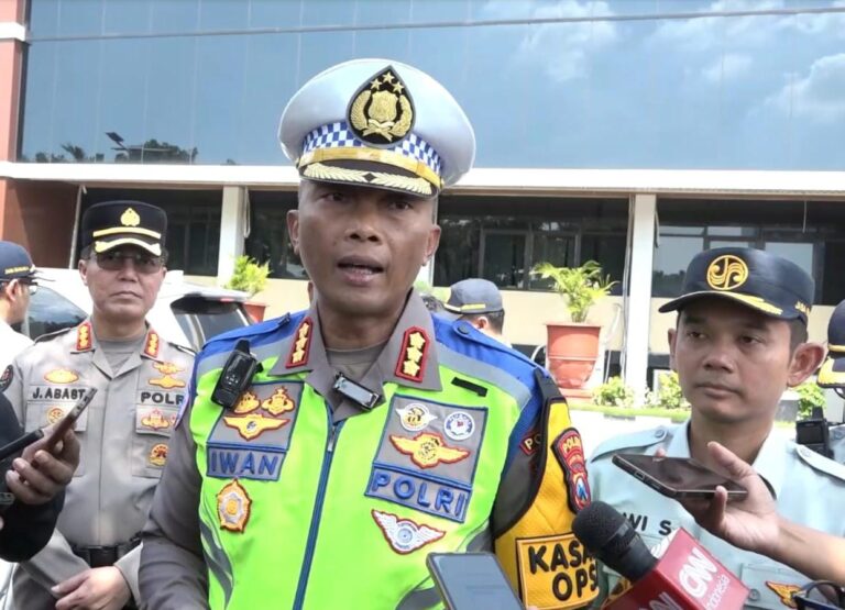 Polda Jatim Berlakukan Pembatasan Angkutan Barang Selama Operasi Ketupat