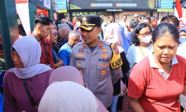 Polres Ngawi Gelar Pasar Murah Masyarakat Sumringah