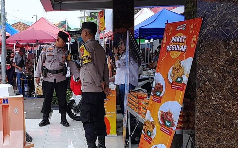 Polres Ngawi Patroli Pasar Pastikan Harga dan Stok Bapokting Aman