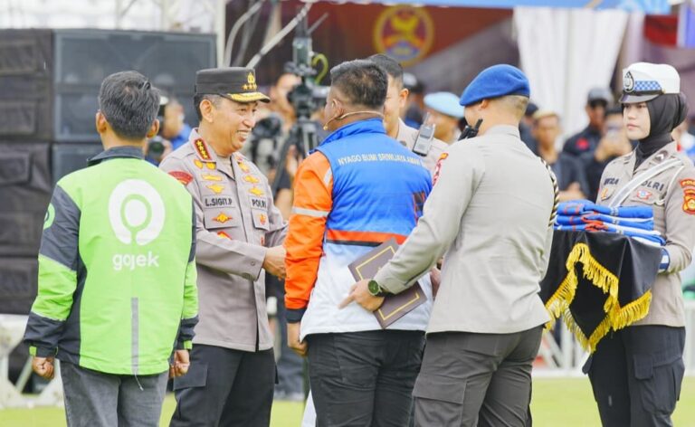 Pimpin Apel Ojol-Buruh di Sumsel, Kapolri Tekankan Jaga Persatuan hingga Stabilitas Nasional