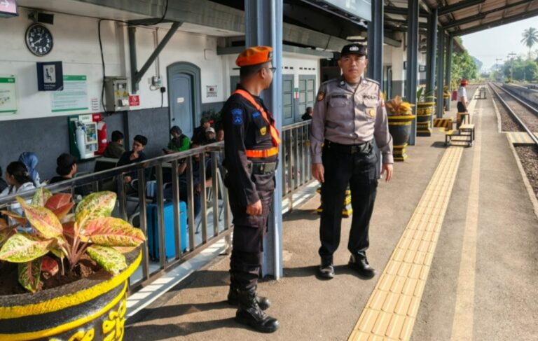 Puncak Arus Balik Lebaran Polres Malang Tingkatkan Pengamanan di Stasiun dan Terminal