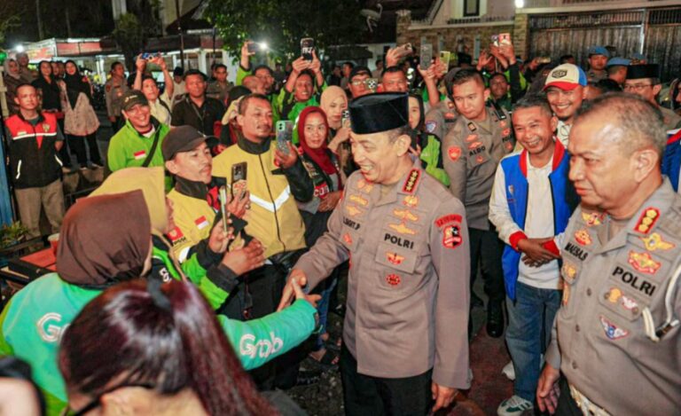 Momen Kapolri Interaksi dan Serap Aspirasi Ojol di Kedai Ado Presisi