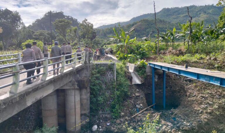 Polres Ponorogo Bangun Jembatan Merah Putih Presisi, Akses Warga Lebih Mudah