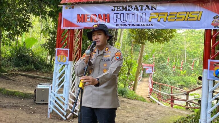 Polres Probolinggo Bangun Jembatan Merah Putih Presisi, Akses Warga Tiris-Andungsari Kembali Terhubung