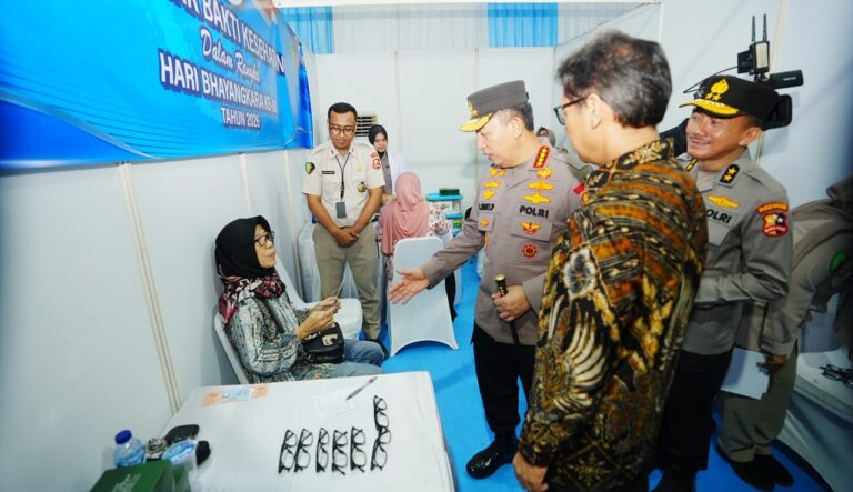 Hadiri Puncak Bakti Kesehatan, Kapolri Berikan Pelayanan Terbaik ke Masyarakat dan Anggota