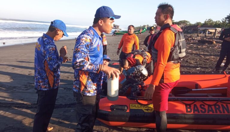 Hari Keempat Pencarian, Satpolairud Polres Tabanan Intensifkan Penyisiran Korban Terseret Arus di Pantai Yeh Gangga