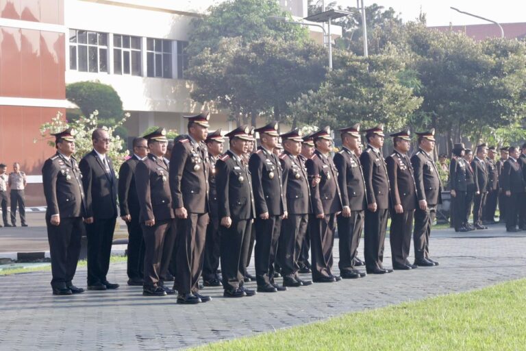 Gelar Upacara Hari Lahir Pancasila, Wakapolda Jatim: Pancasila Kunci Persatuan Bangsa di Tengah Ancaman Global