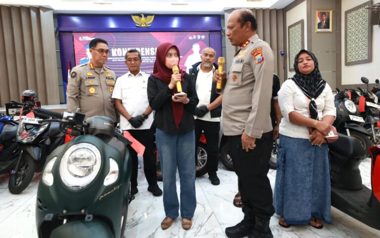 Polda Jatim Kembalikan Motor Korban Curanmor dan Begal Tanpa Biaya
